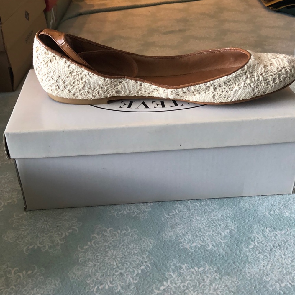 Steve Madden Kovert natural flats